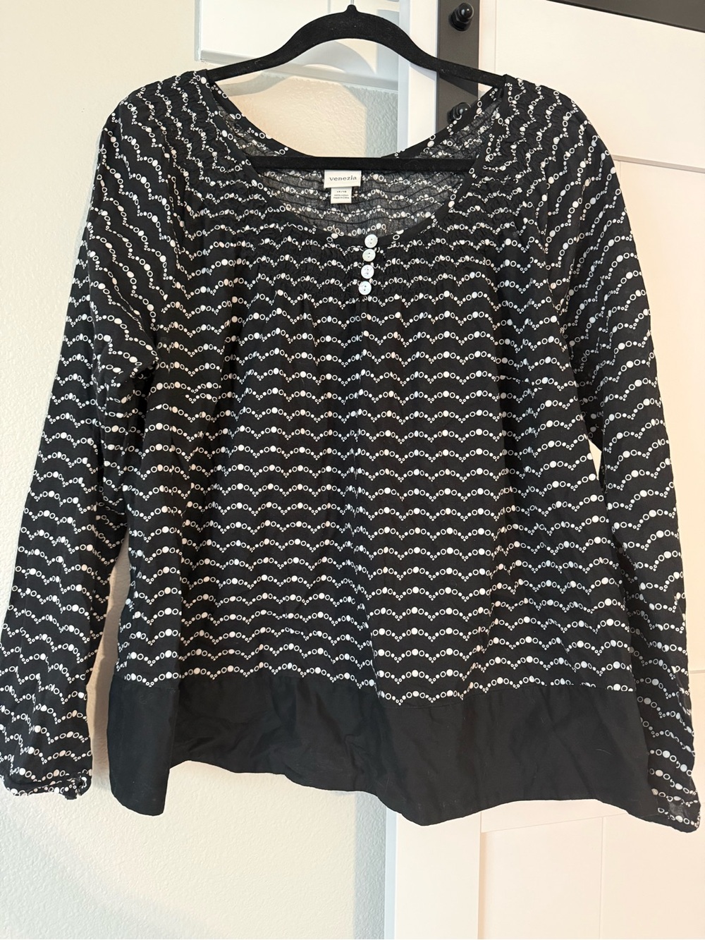 Venezia Black and White Scallop Dot Long-Sleeve Top 100%Cotton